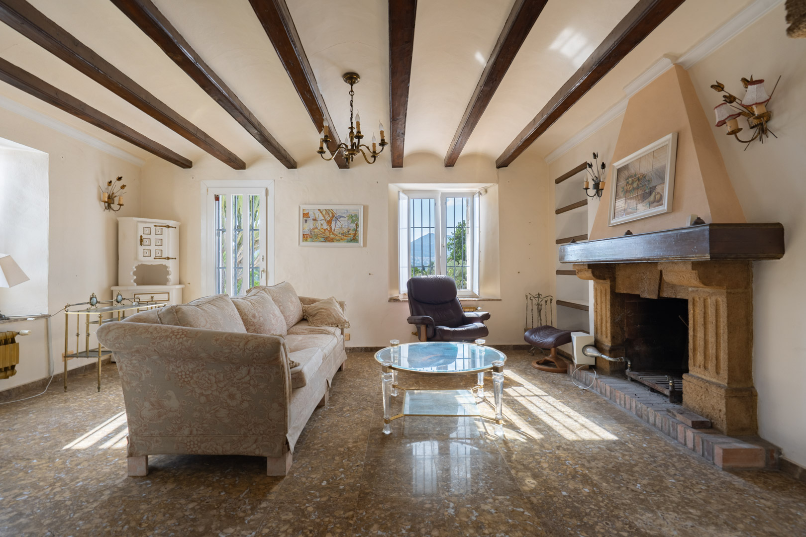 Beautiful Traditional Villa on a Large Plot in La Lluca, Jávea