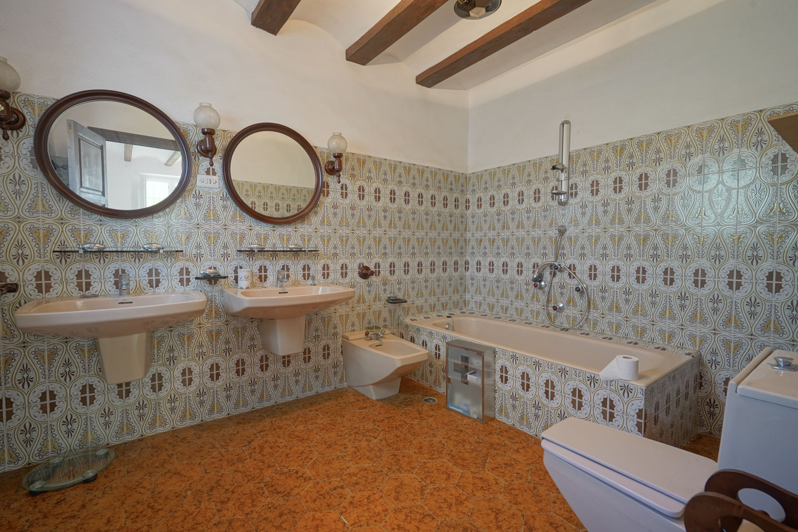 Beautiful Traditional Villa on a Large Plot in La Lluca, Jávea