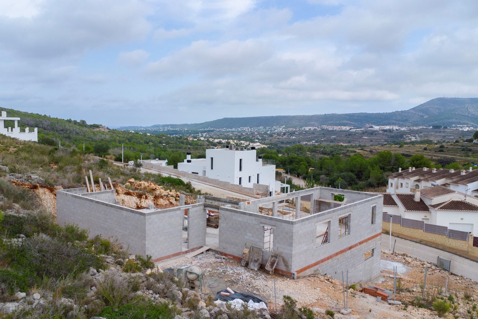 Modern 3 bed villa under construction in the urbanisation Racó de Nadal