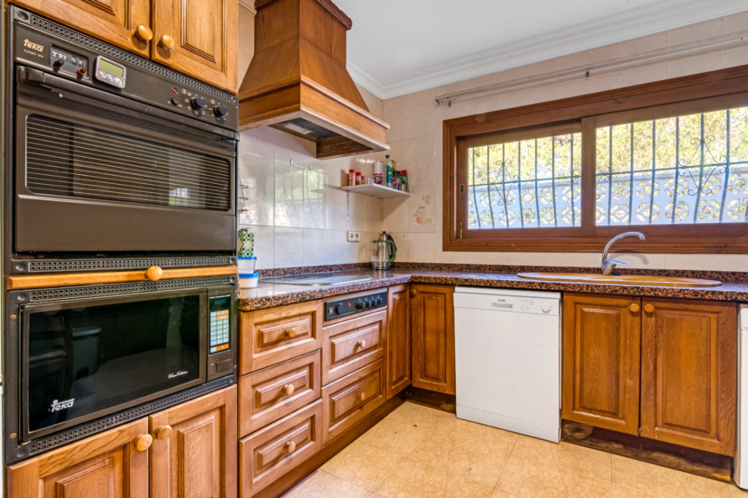 Charming Mediterranean villa with 4 bedrooms for sale in Jávea - Close to beaches and restaurants