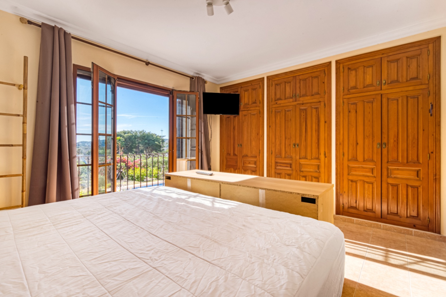 Charming Mediterranean villa with 4 bedrooms for sale in Jávea - Close to beaches and restaurants