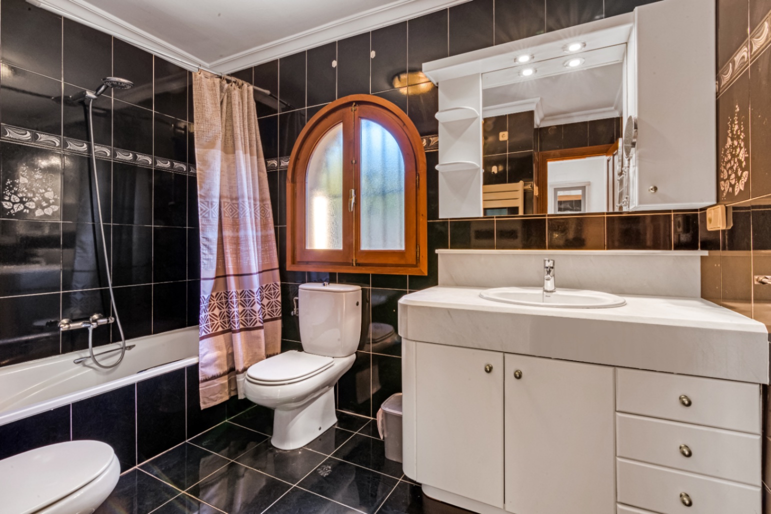 Charming Mediterranean villa with 4 bedrooms for sale in Jávea - Close to beaches and restaurants