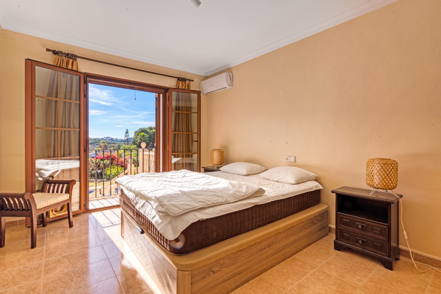 Charming Mediterranean villa with 4 bedrooms for sale in Jávea - Close to beaches and restaurants