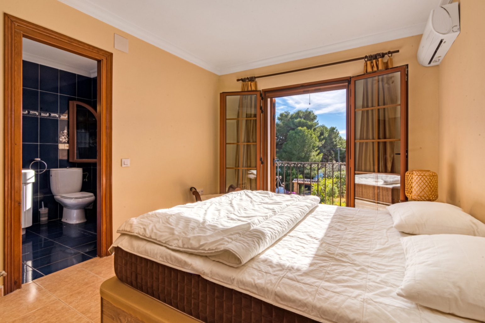 Charming Mediterranean villa with 4 bedrooms for sale in Jávea - Close to beaches and restaurants