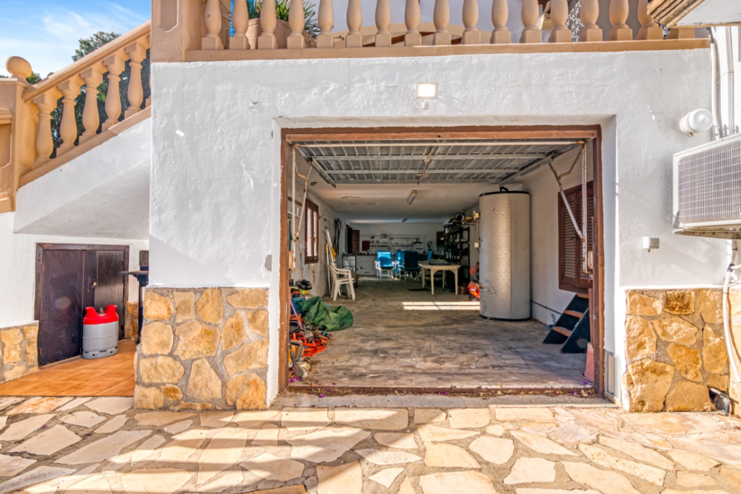 Charming Mediterranean villa with 4 bedrooms for sale in Jávea - Close to beaches and restaurants