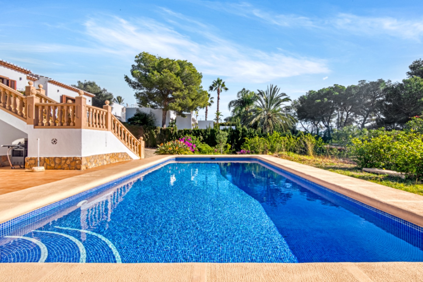 Charming Mediterranean villa with 4 bedrooms for sale in Jávea - Close to beaches and restaurants