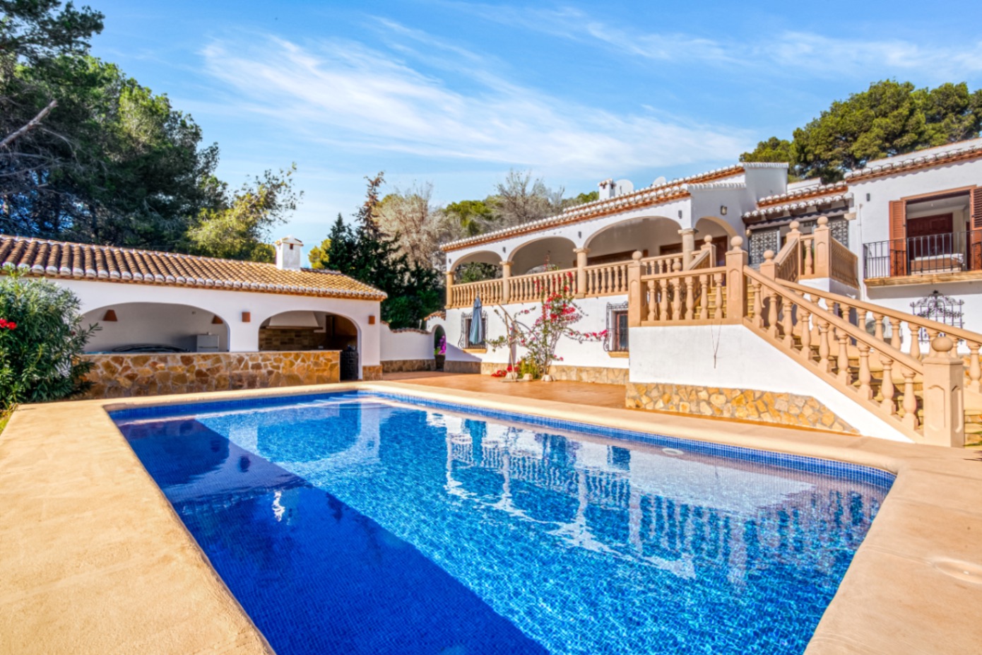 Charming Mediterranean villa with 4 bedrooms for sale in Jávea - Close to beaches and restaurants