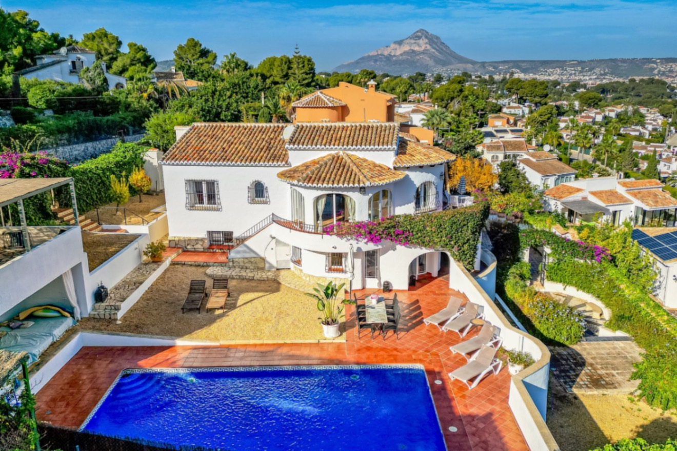 Charming 4 bed villa with sea views for sale in Javea Tosalet Entre Pinos