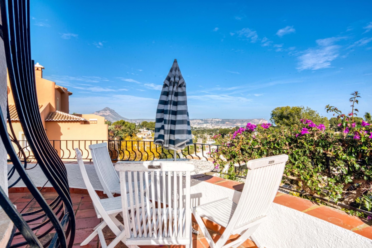 Charming 4 bed villa with sea views for sale in Javea Tosalet Entre Pinos