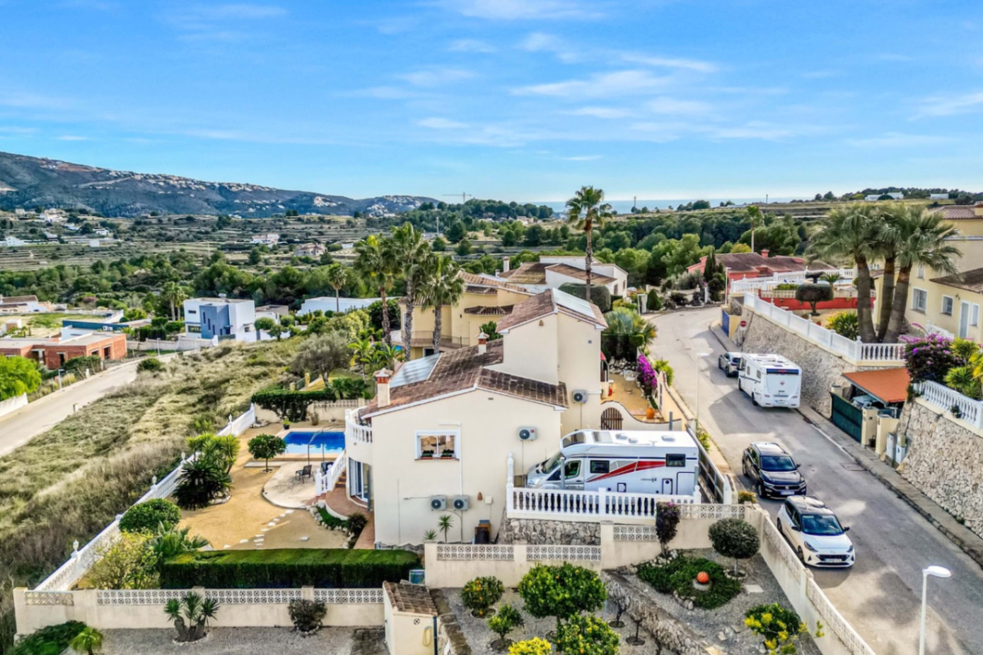 Villa avec vues sur la mer et la montagne à seulement 8 minutes des plages de Javea