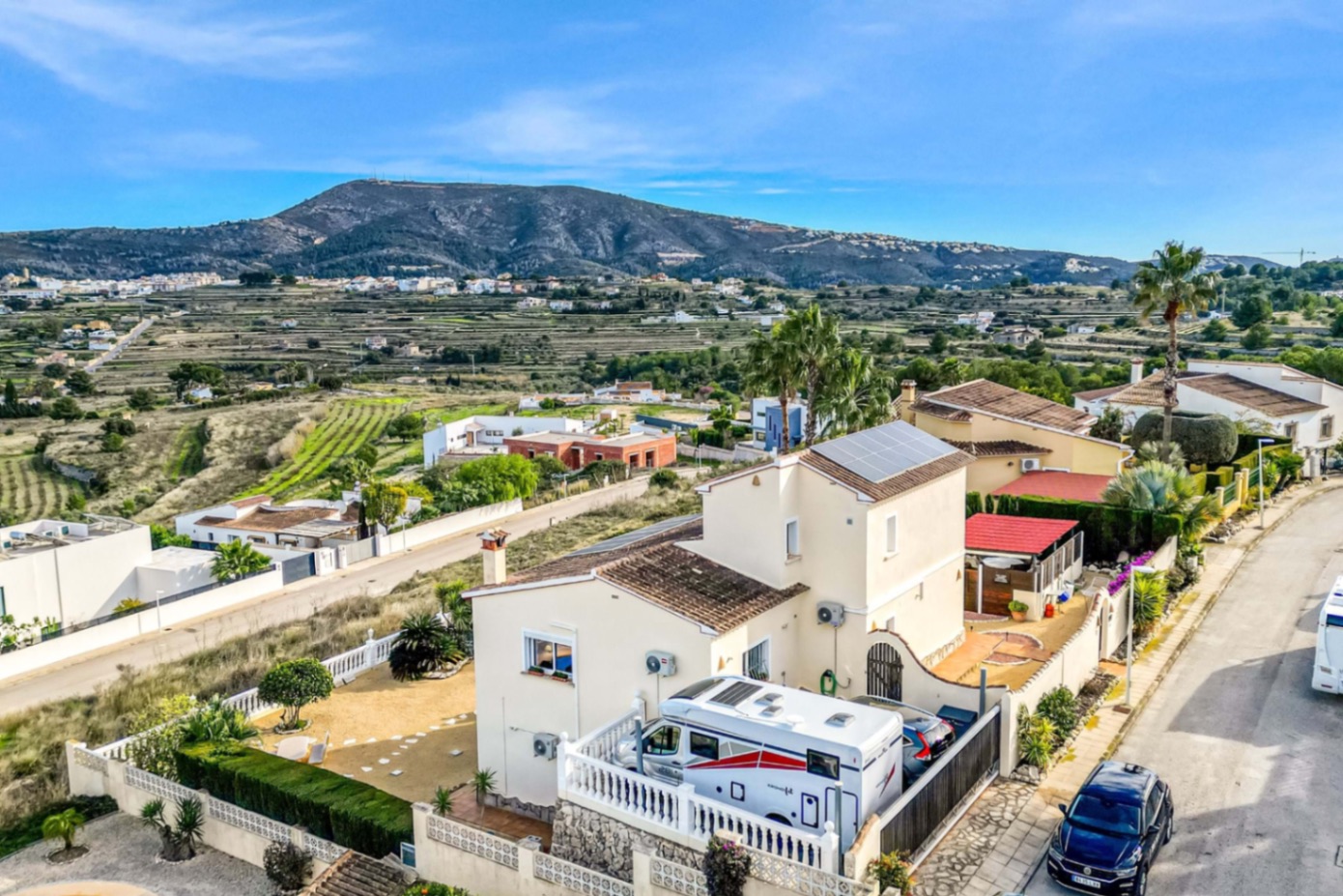 Villa avec vues sur la mer et la montagne à seulement 8 minutes des plages de Javea