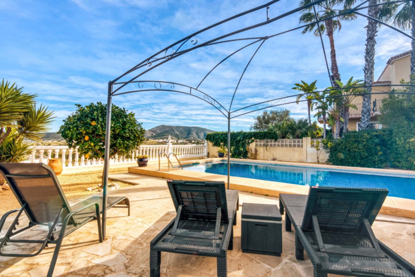 Villa avec vues sur la mer et la montagne à seulement 8 minutes des plages de Javea