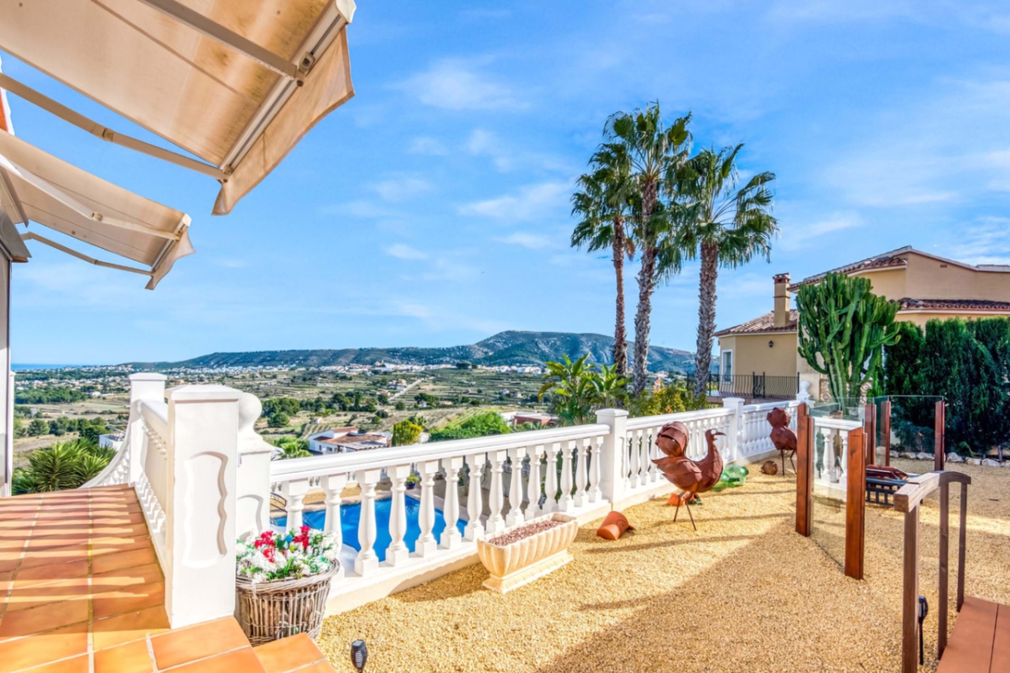 Villa avec vues sur la mer et la montagne à seulement 8 minutes des plages de Javea