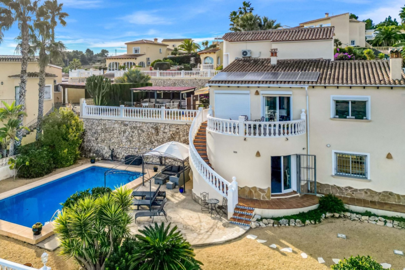 Villa avec vues sur la mer et la montagne à seulement 8 minutes des plages de Javea