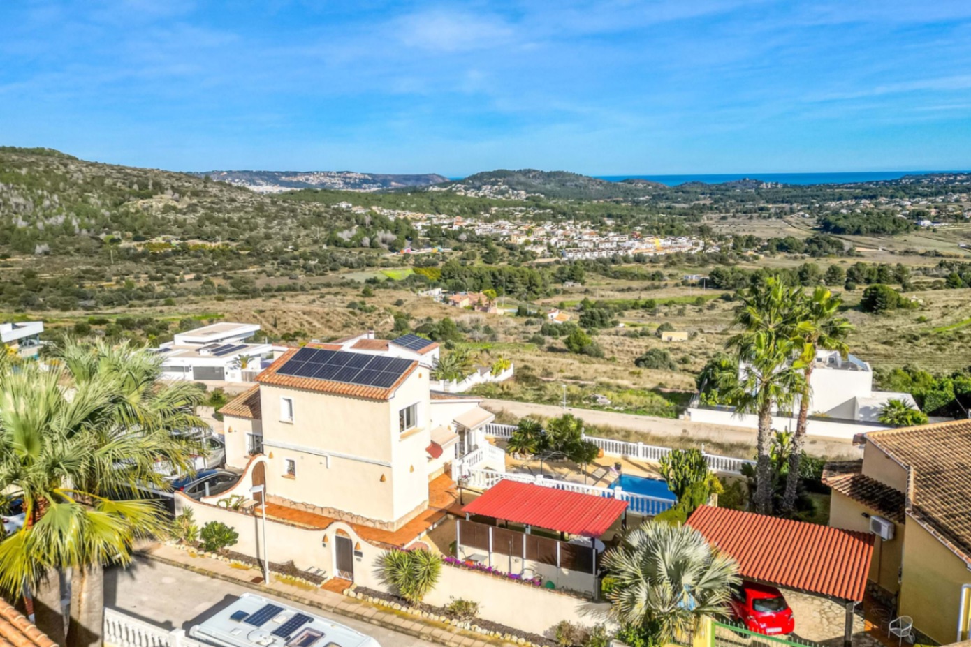 Villa avec vues sur la mer et la montagne à seulement 8 minutes des plages de Javea