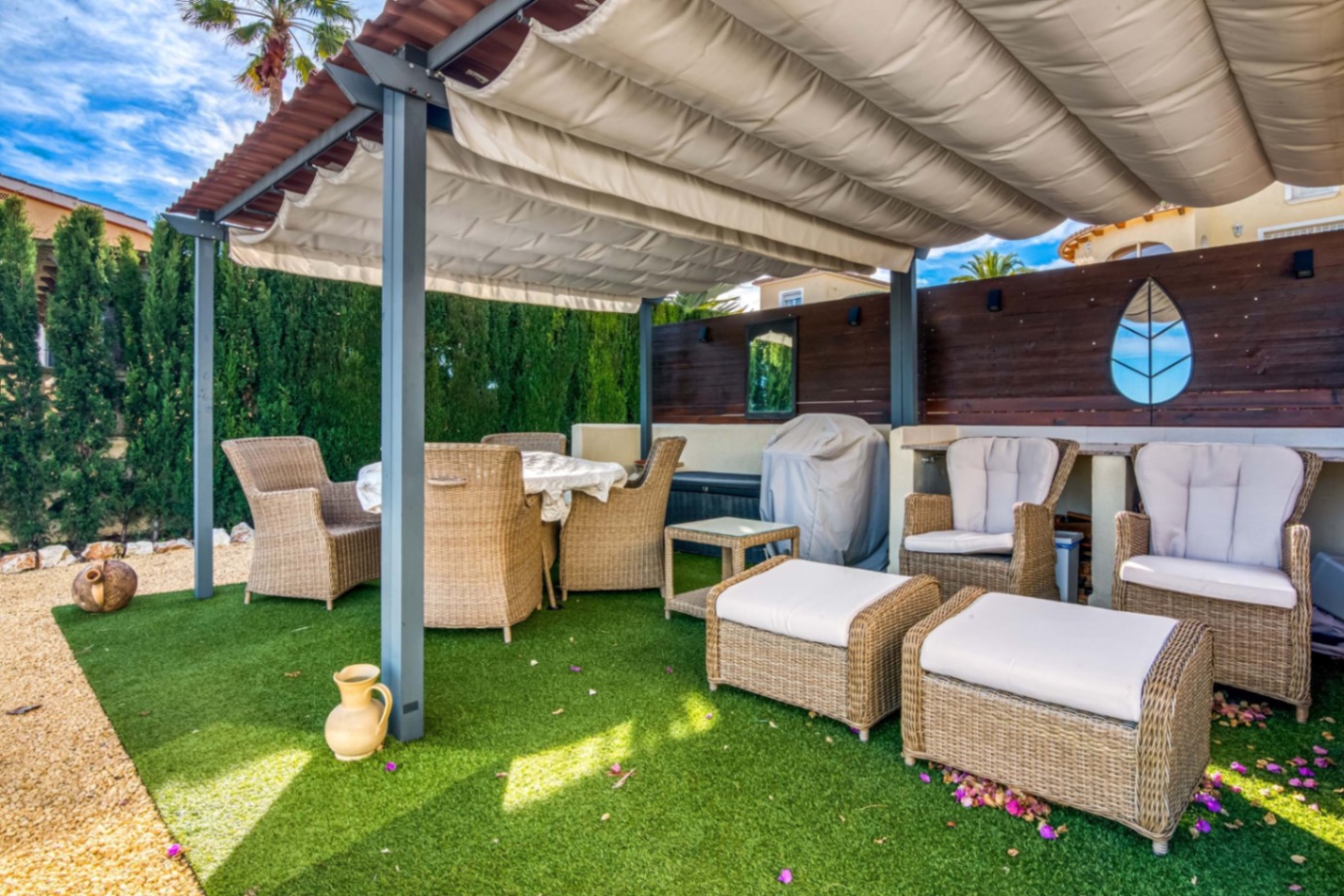 Villa avec vues sur la mer et la montagne à seulement 8 minutes des plages de Javea