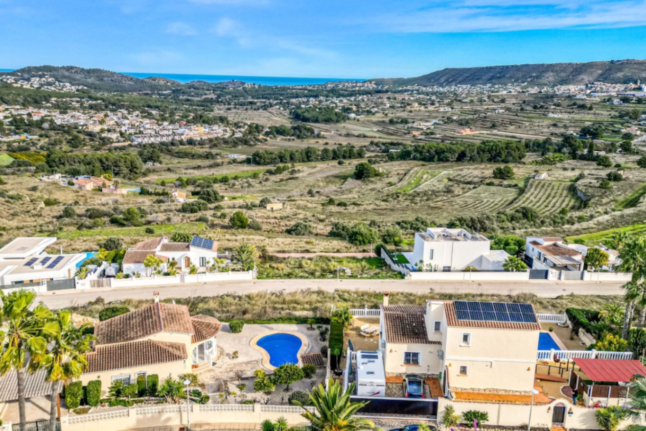 Villa avec vues sur la mer et la montagne à seulement 8 minutes des plages de Javea