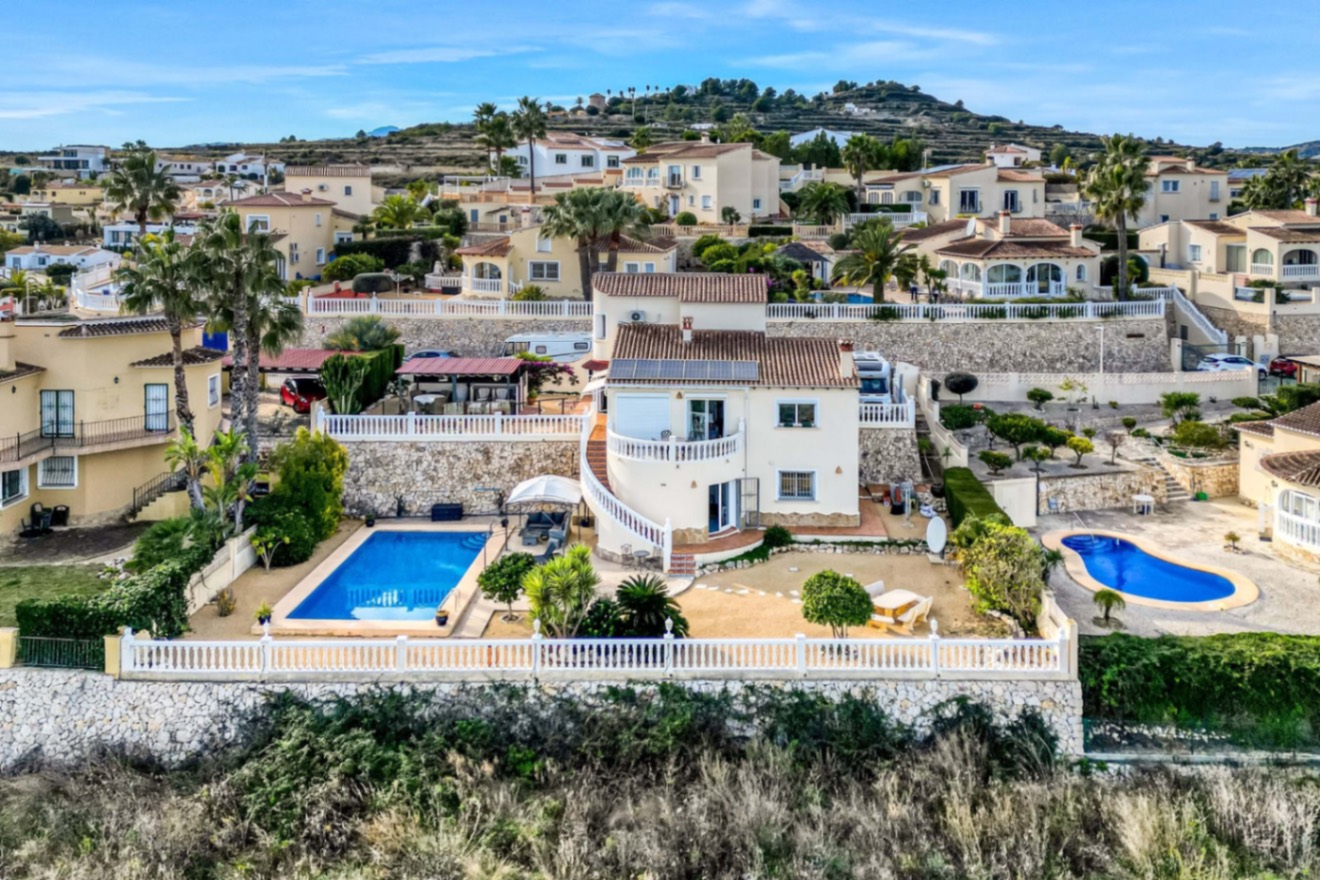 Villa avec vues sur la mer et la montagne à seulement 8 minutes des plages de Javea