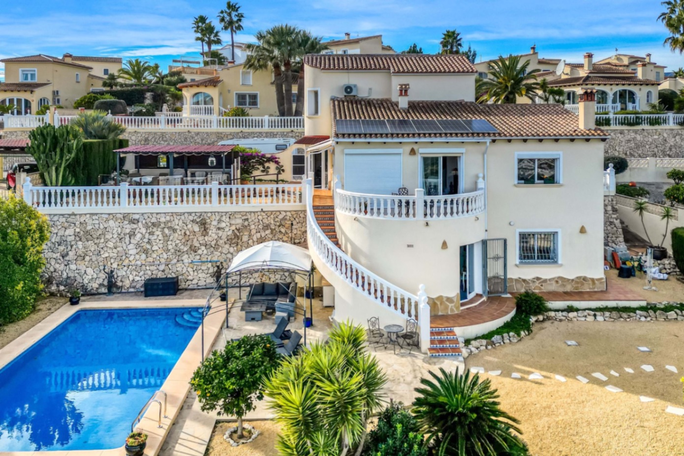 Villa avec vues sur la mer et la montagne à seulement 8 minutes des plages de Javea