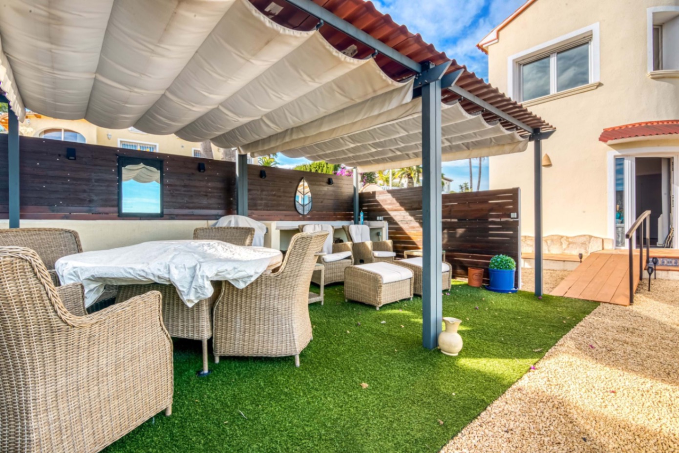 Villa avec vues sur la mer et la montagne à seulement 8 minutes des plages de Javea