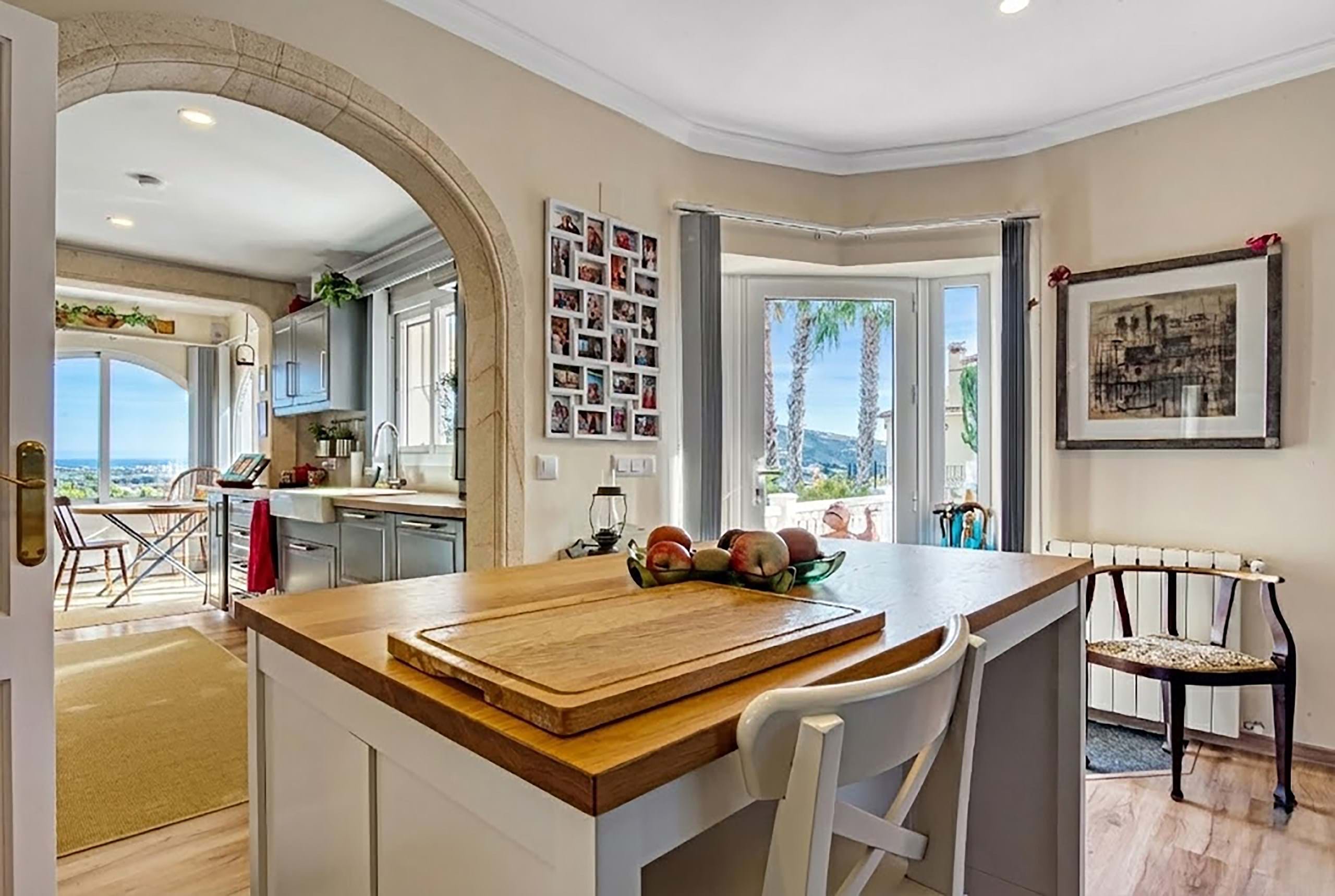 Villa avec vues sur la mer et la montagne à seulement 8 minutes des plages de Javea