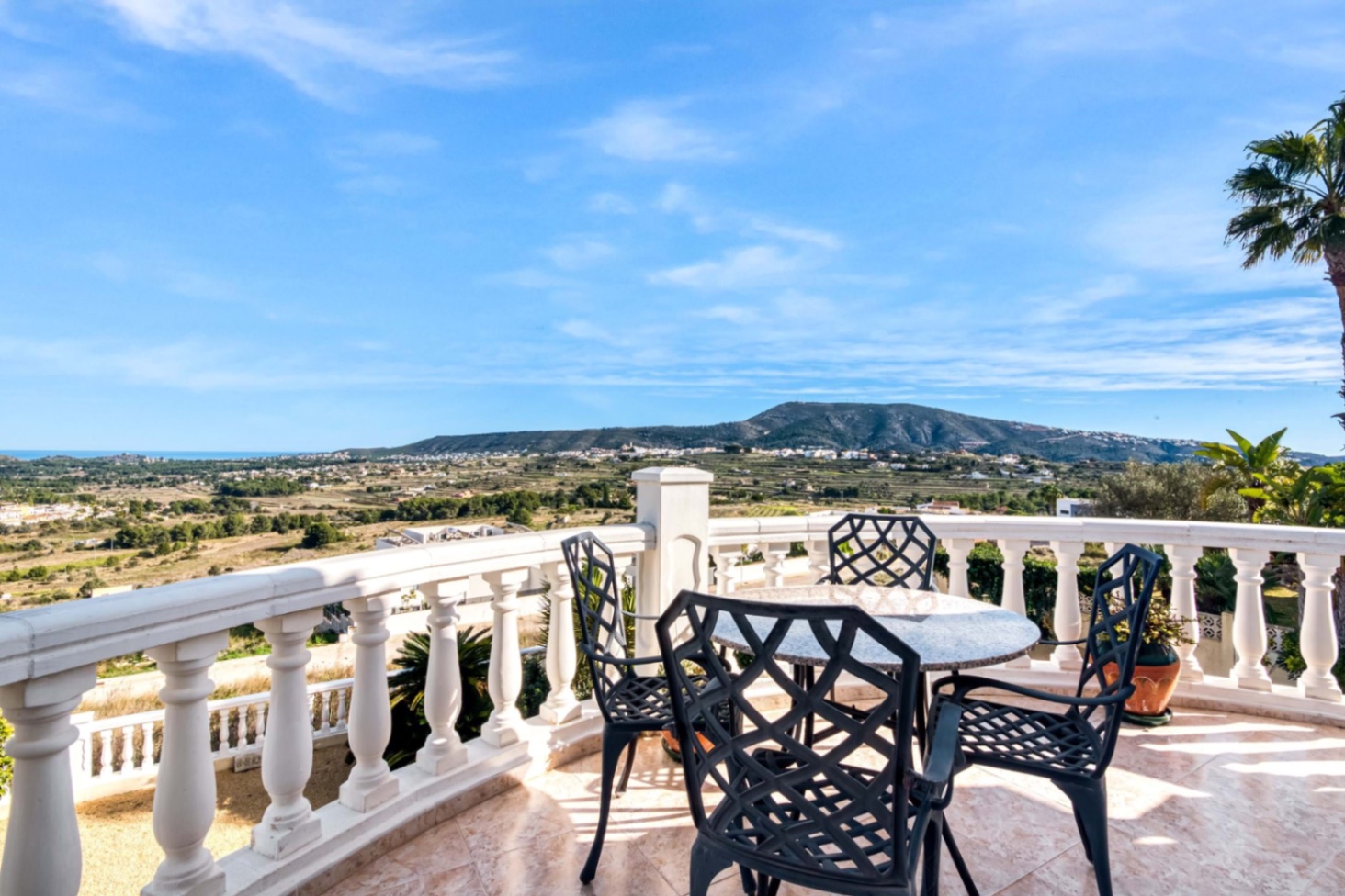 Villa avec vues sur la mer et la montagne à seulement 8 minutes des plages de Javea