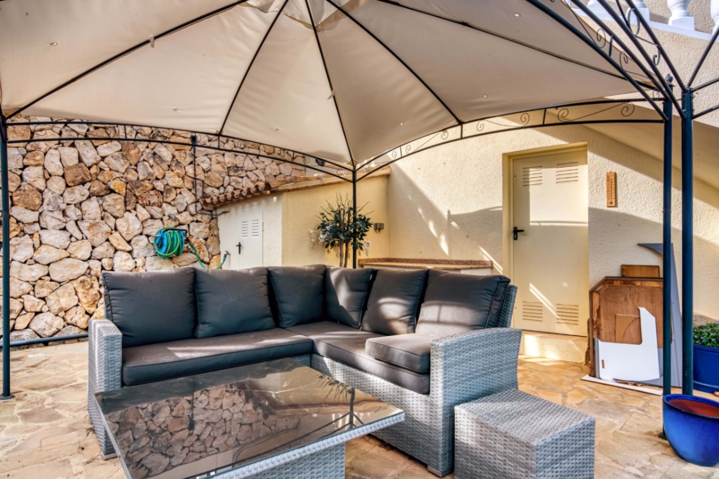 Villa avec vues sur la mer et la montagne à seulement 8 minutes des plages de Javea