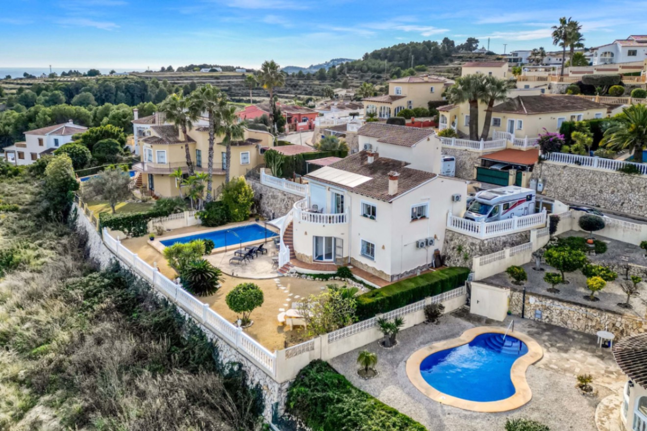 Villa avec vues sur la mer et la montagne à seulement 8 minutes des plages de Javea