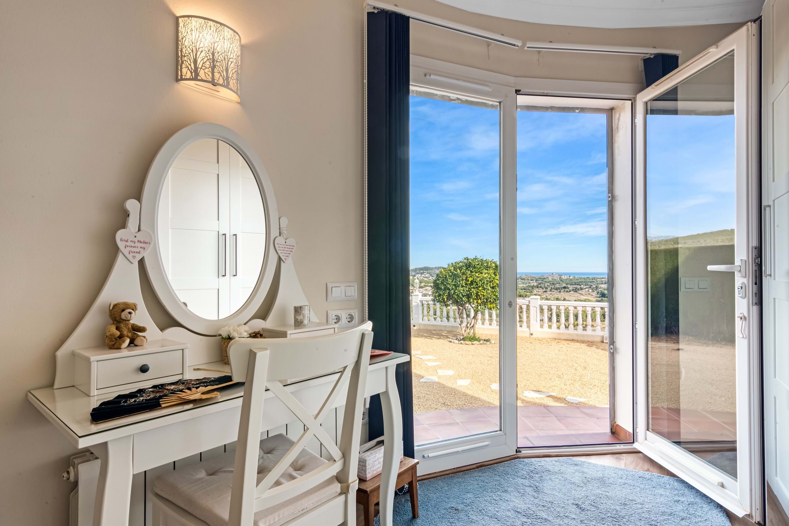 Villa avec vues sur la mer et la montagne à seulement 8 minutes des plages de Javea