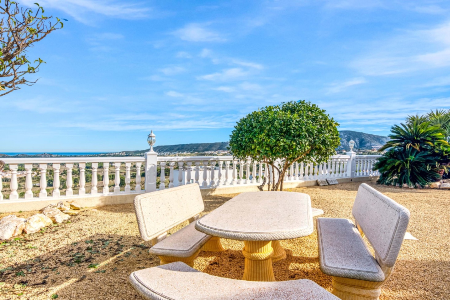 Villa avec vues sur la mer et la montagne à seulement 8 minutes des plages de Javea