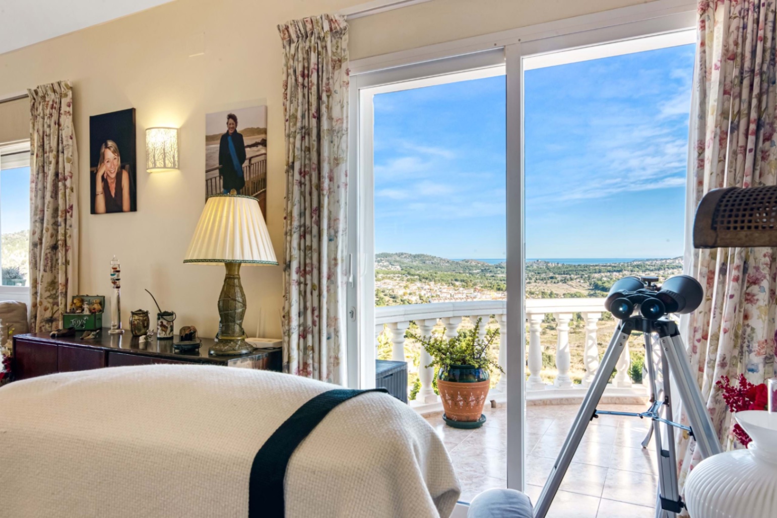Villa avec vues sur la mer et la montagne à seulement 8 minutes des plages de Javea