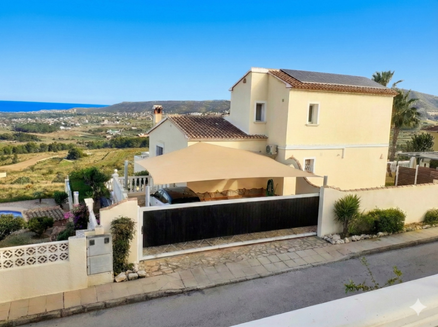 Villa avec vues sur la mer et la montagne à seulement 8 minutes des plages de Javea