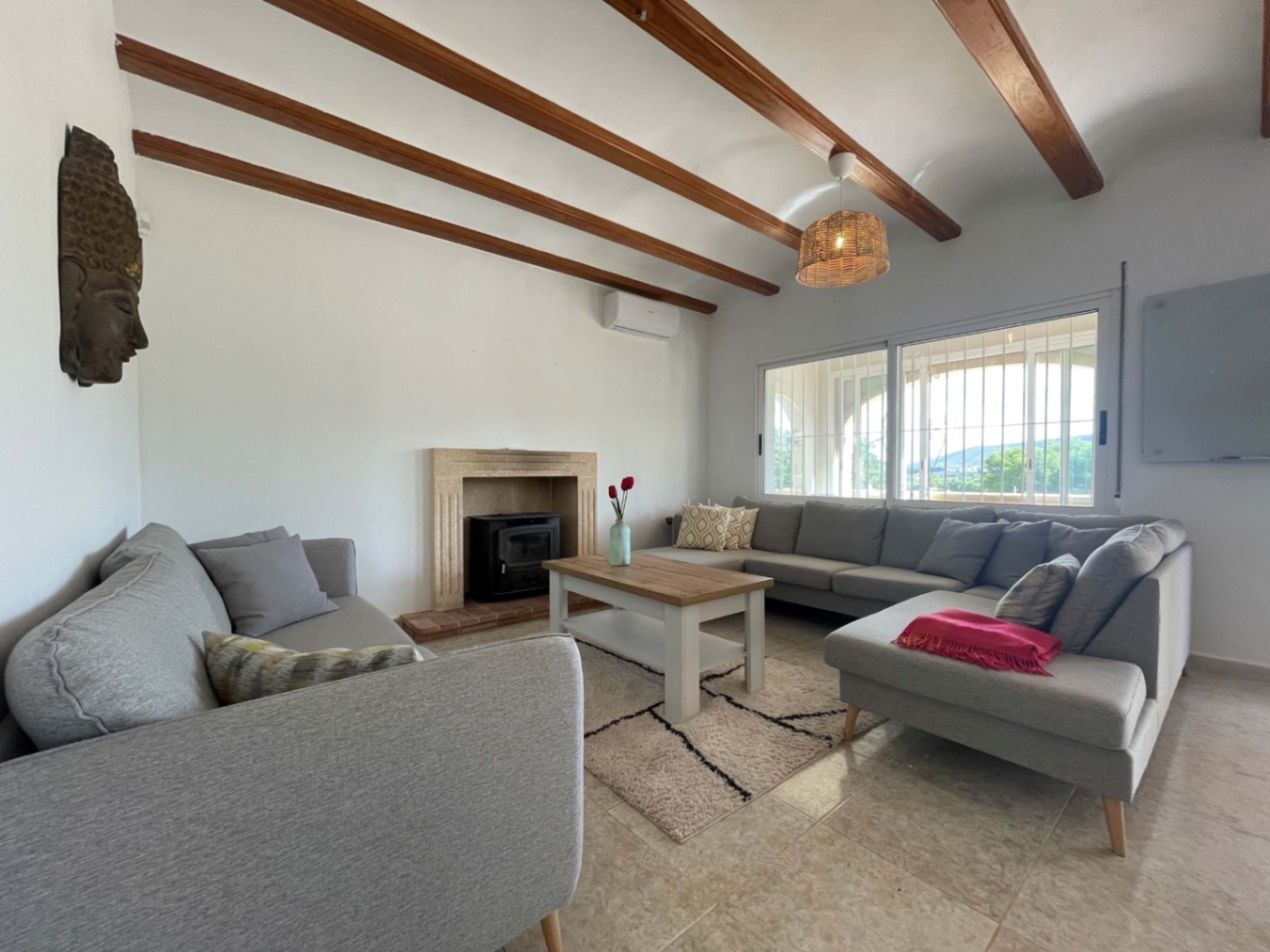 Superbe villa de 3 chambres avec vue sur la montagne à vendre à Benitatchell.