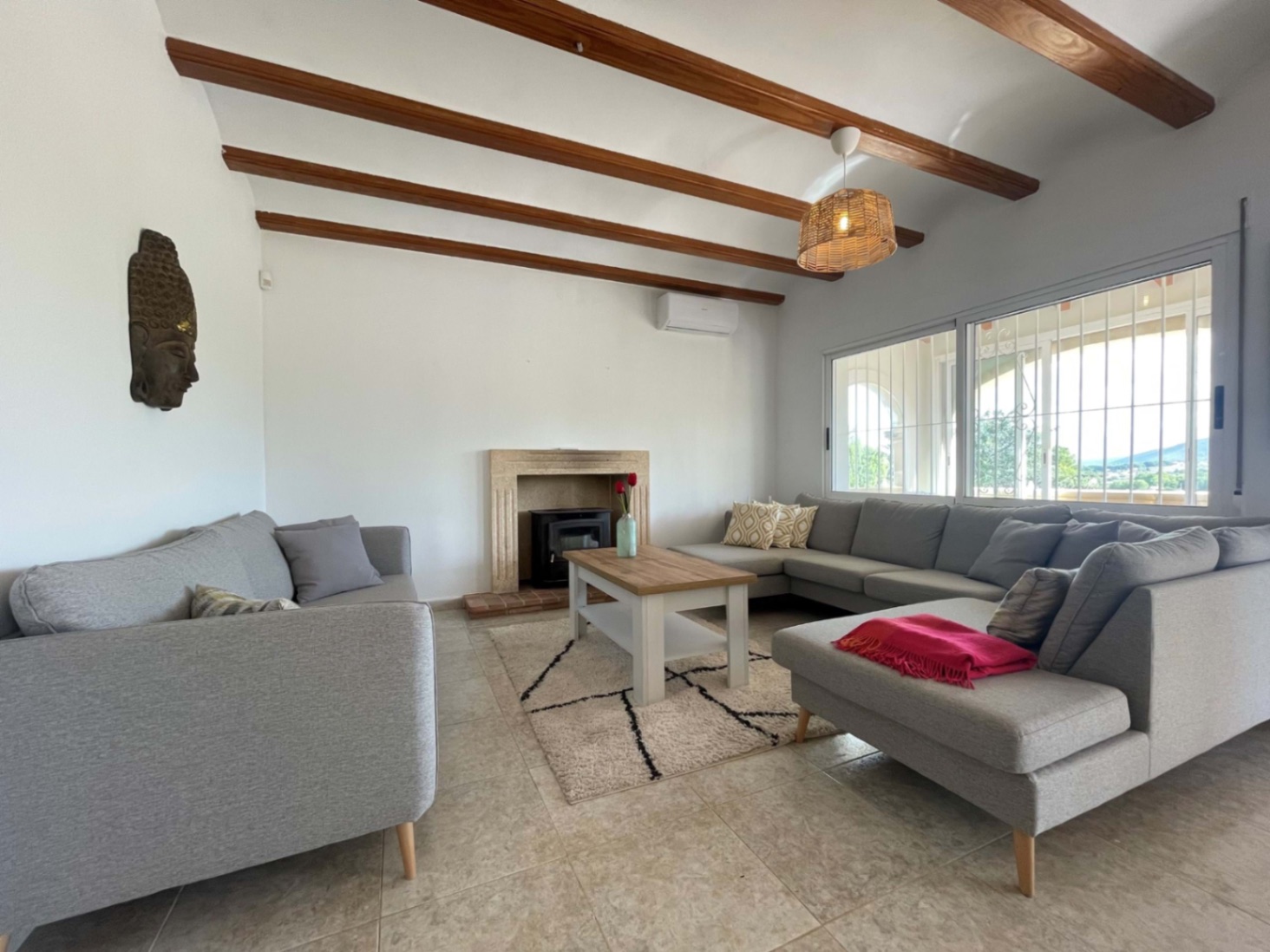 Superbe villa de 3 chambres avec vue sur la montagne à vendre à Benitatchell.