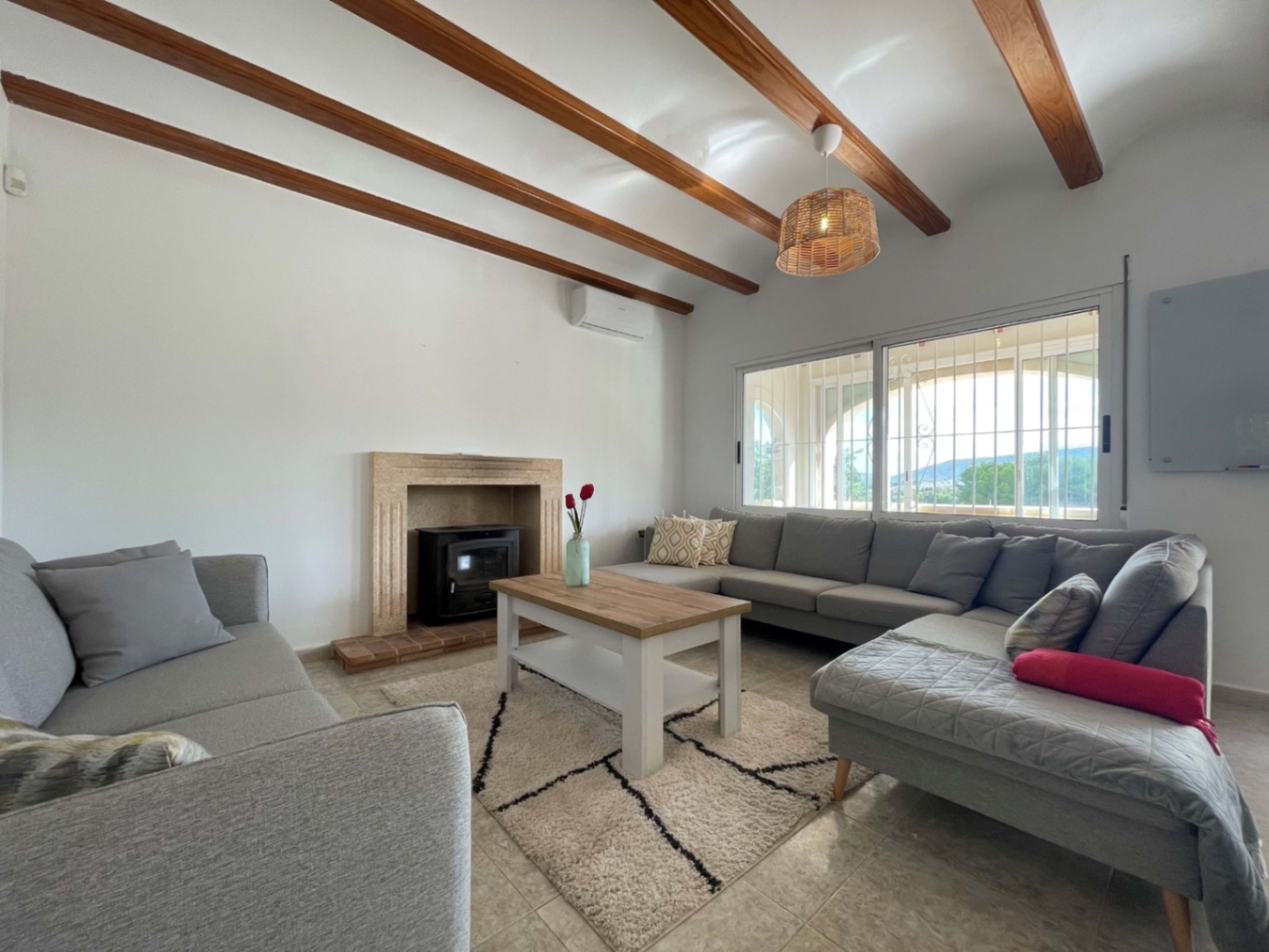 Superbe villa de 3 chambres avec vue sur la montagne à vendre à Benitatchell.