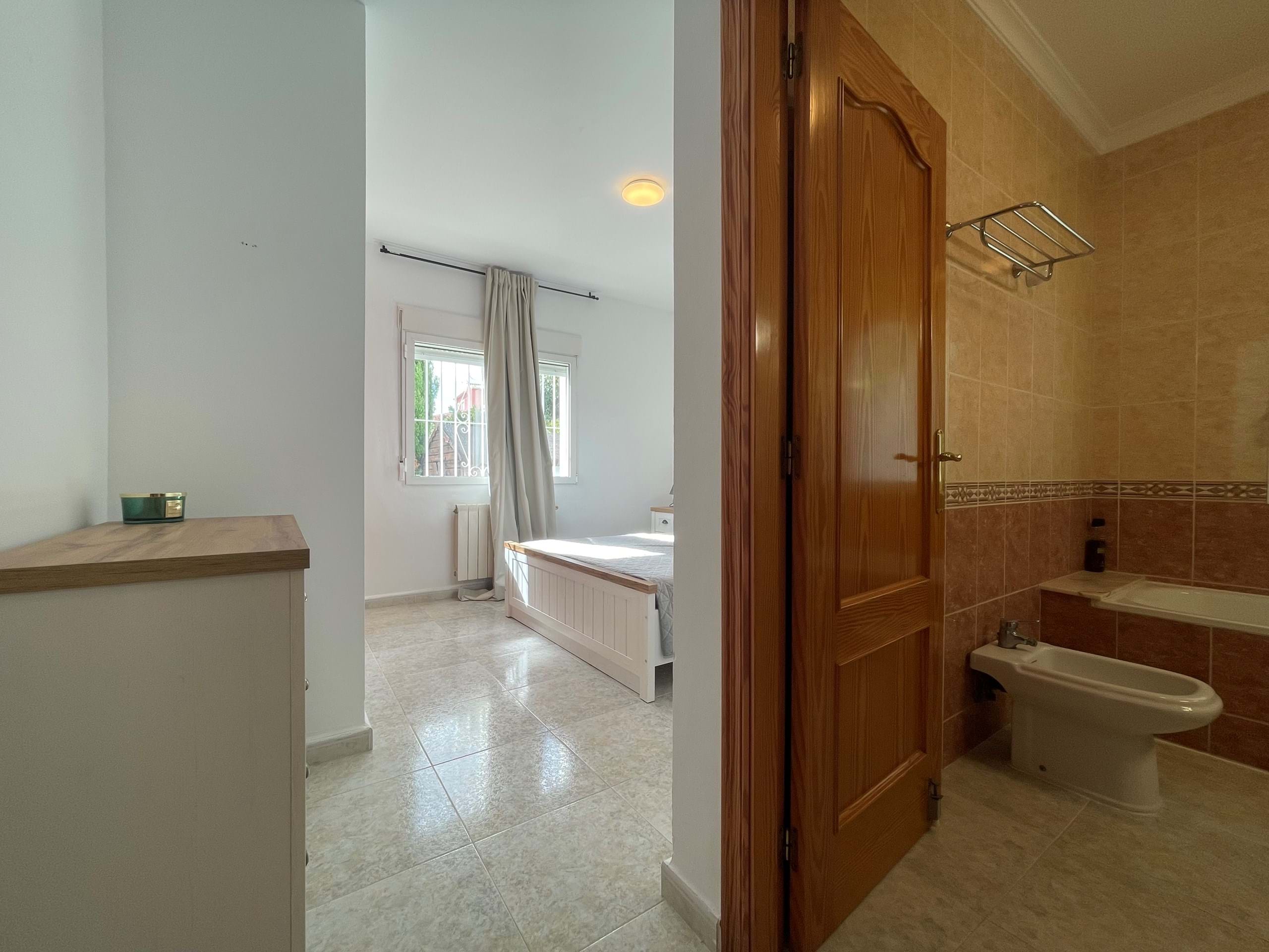 Superbe villa de 3 chambres avec vue sur la montagne à vendre à Benitatchell.