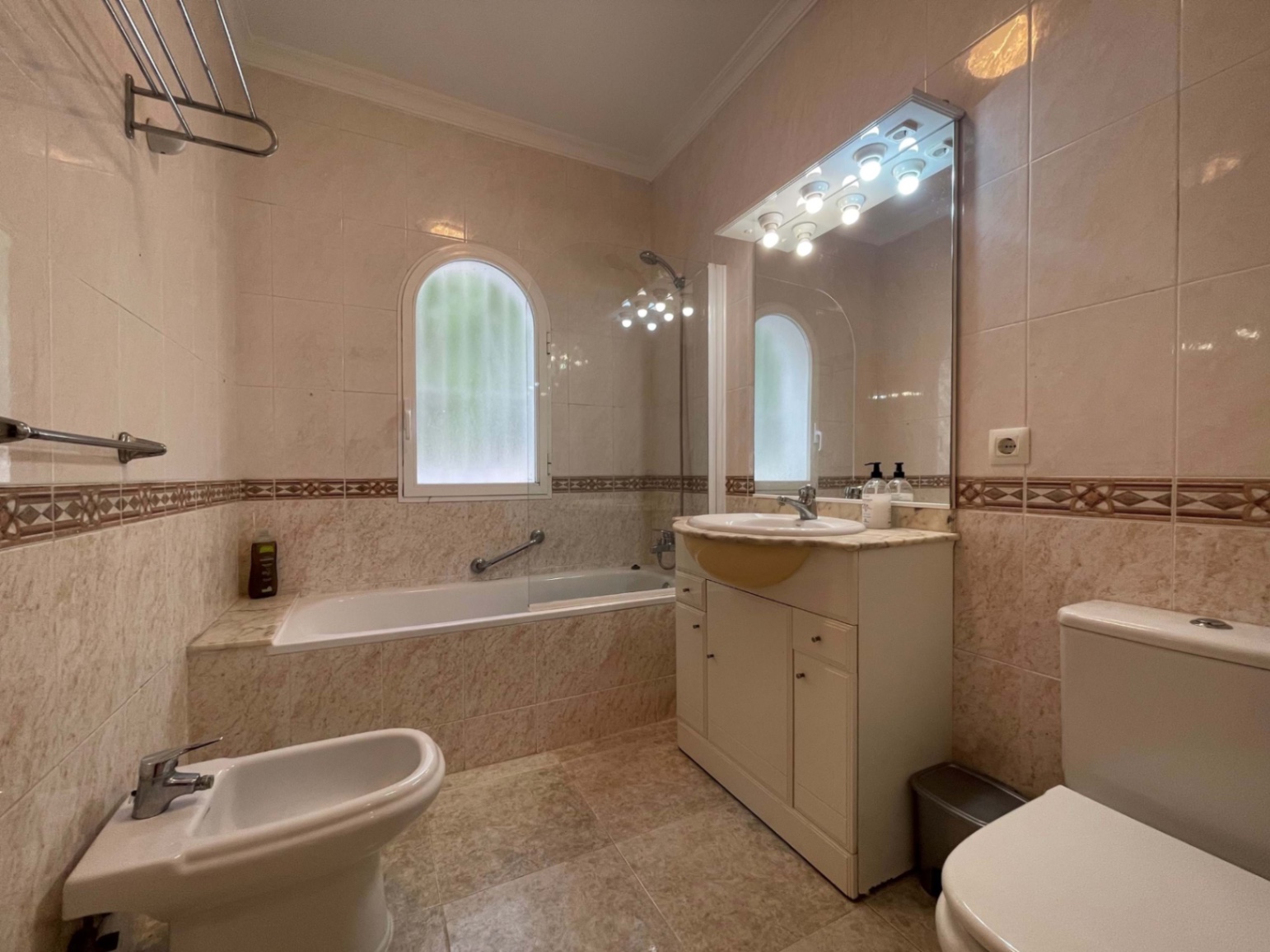 Superbe villa de 3 chambres avec vue sur la montagne à vendre à Benitatchell.
