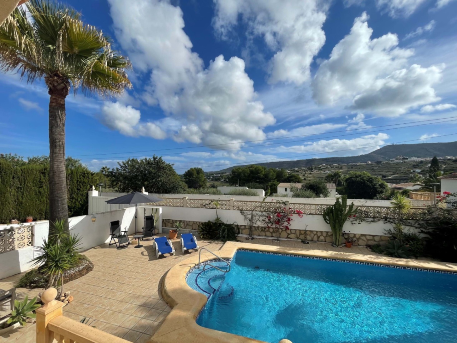 Superbe villa de 3 chambres avec vue sur la montagne à vendre à Benitatchell.