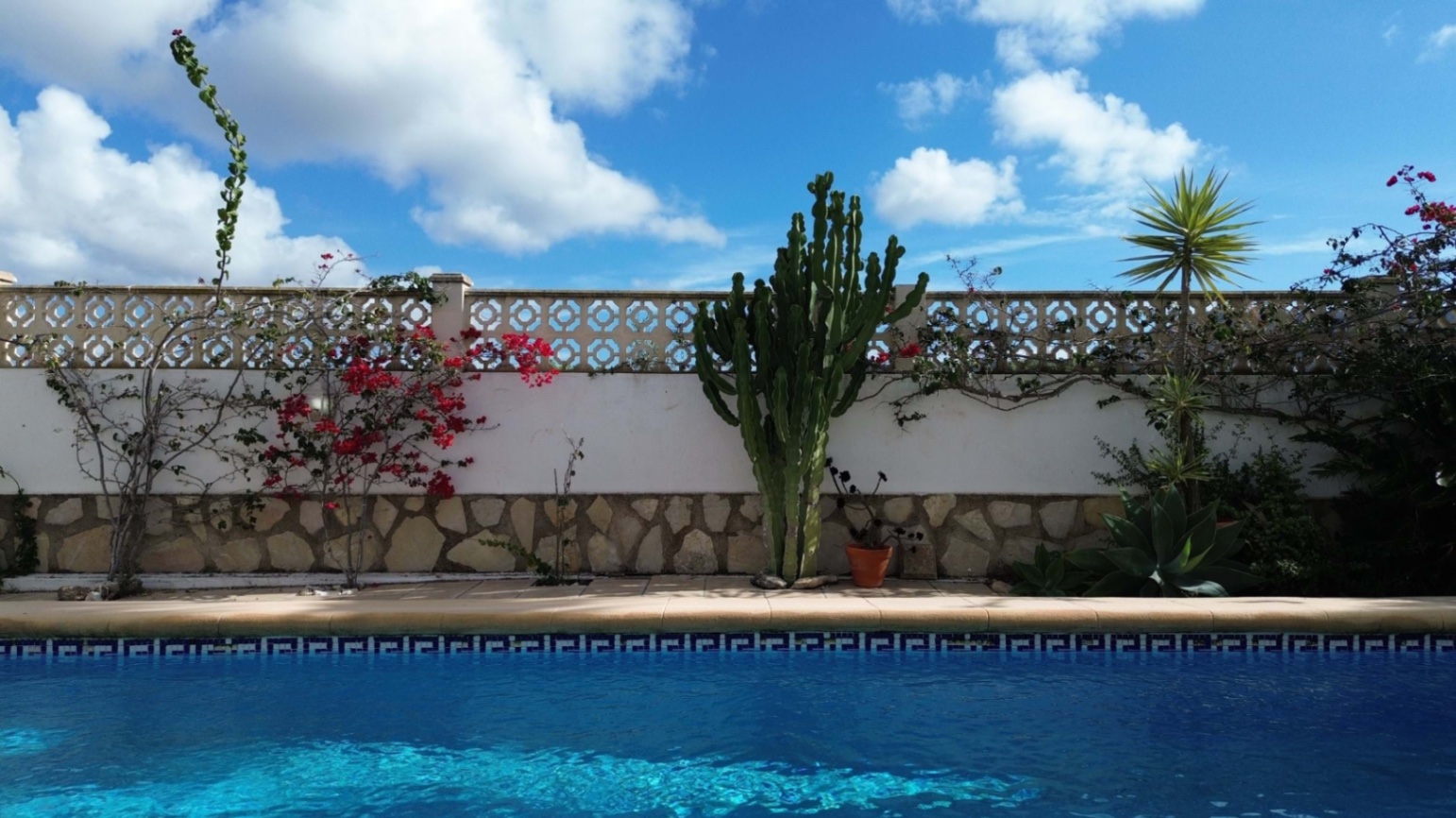 Superbe villa de 3 chambres avec vue sur la montagne à vendre à Benitatchell.