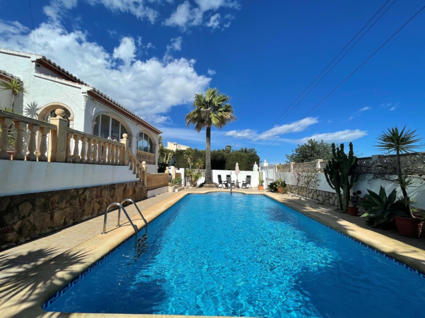 Superbe villa de 3 chambres avec vue sur la montagne à vendre à Benitatchell.