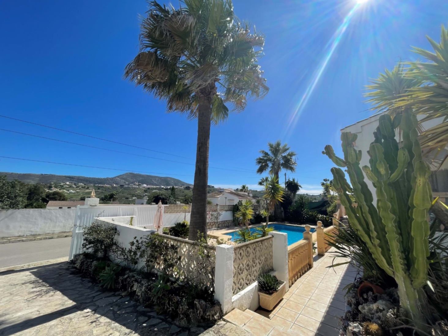 Superbe villa de 3 chambres avec vue sur la montagne à vendre à Benitatchell.