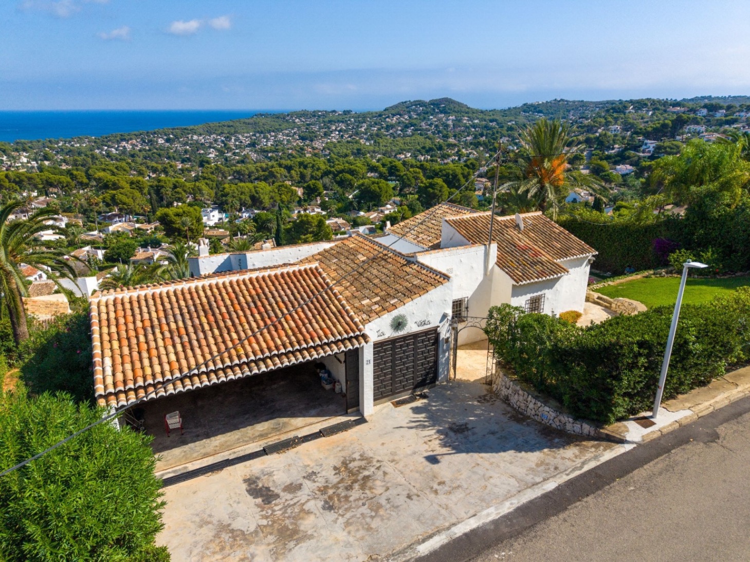 Śródziemnomorska willa na sprzedaż z 4 sypialniami i panoramicznym widokiem na morze w Tosalet, Jávea