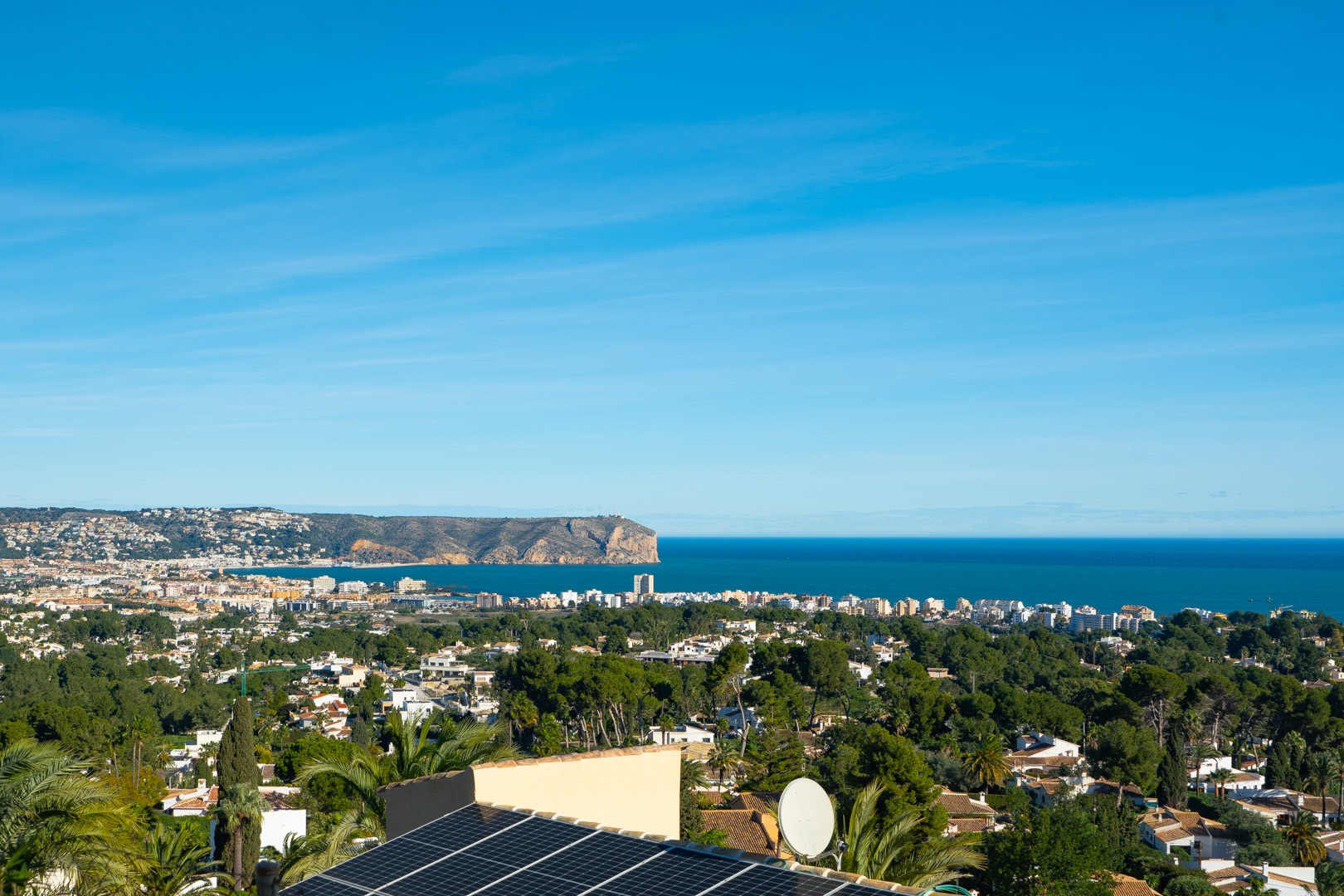 Śródziemnomorska willa na sprzedaż z 4 sypialniami i panoramicznym widokiem na morze w Tosalet, Jávea