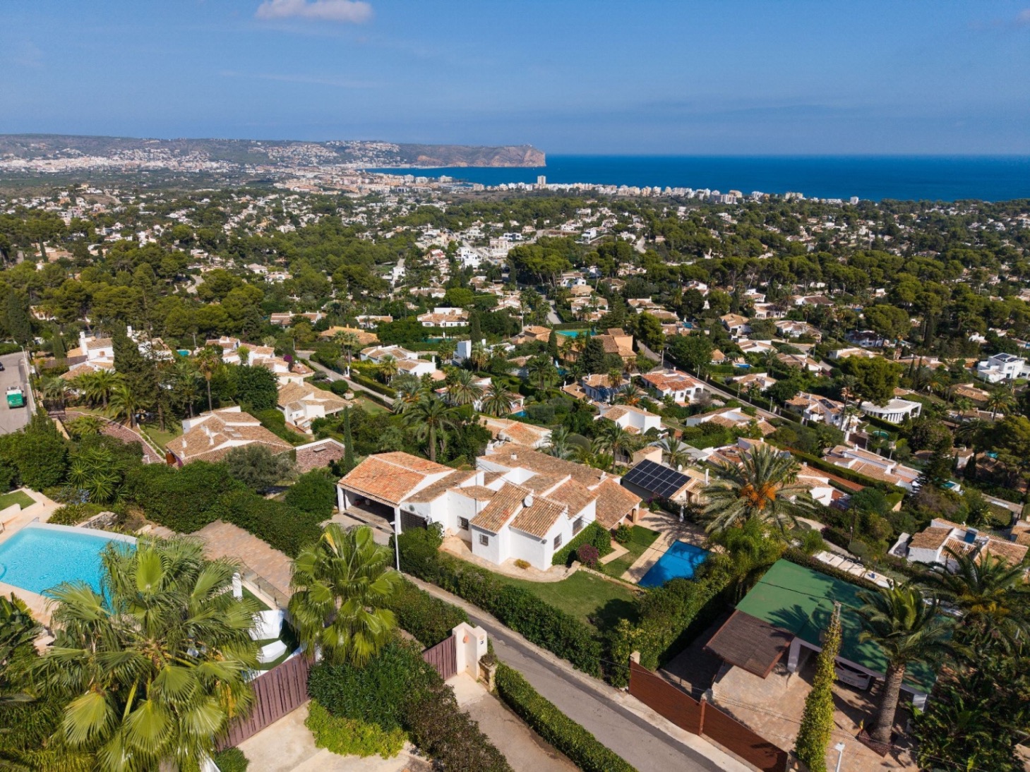 Śródziemnomorska willa na sprzedaż z 4 sypialniami i panoramicznym widokiem na morze w Tosalet, Jávea
