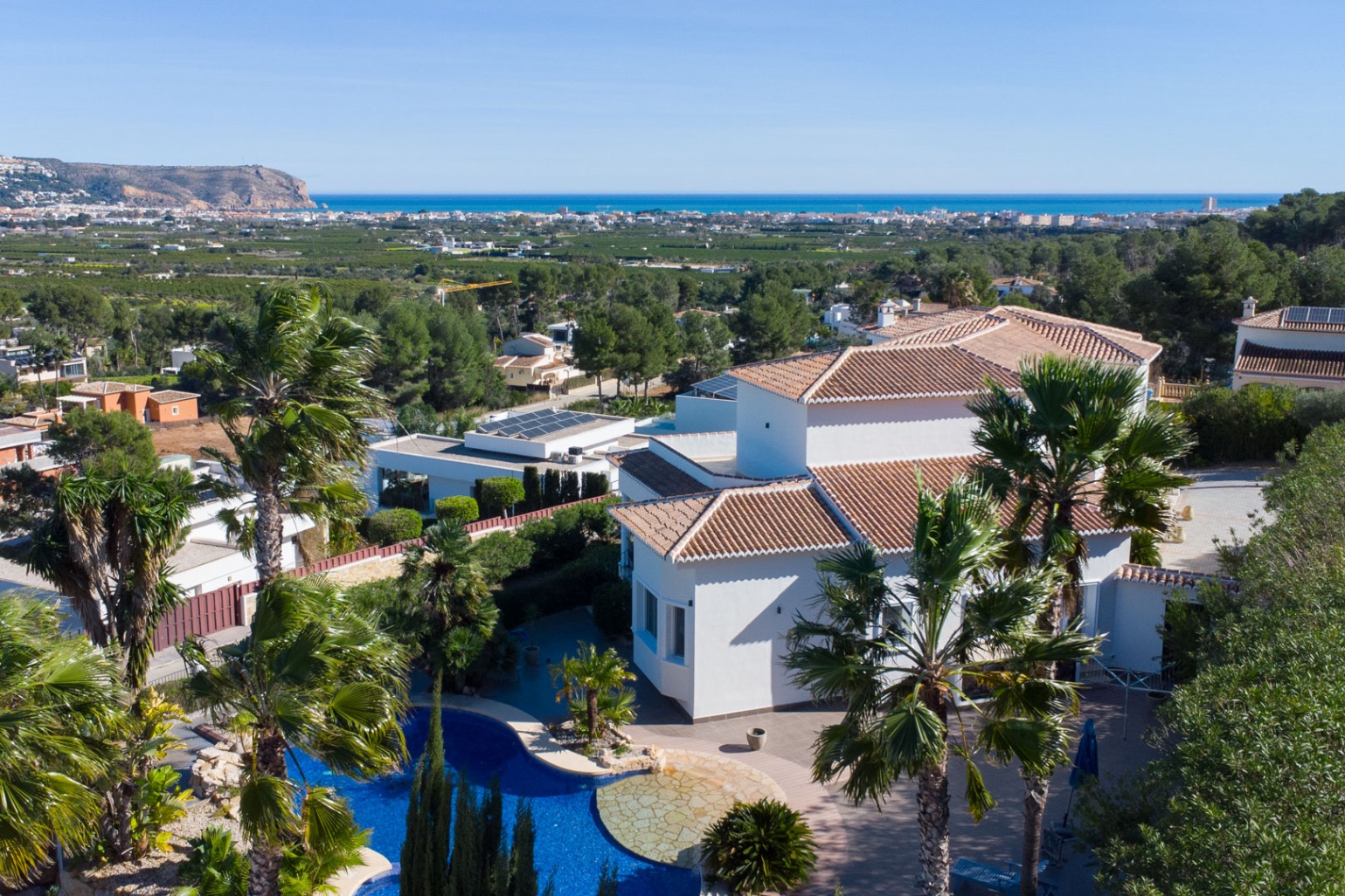 Vila massiva de 4 habitacions amb vistes al mar i al Montgó en venda a Javea Piver