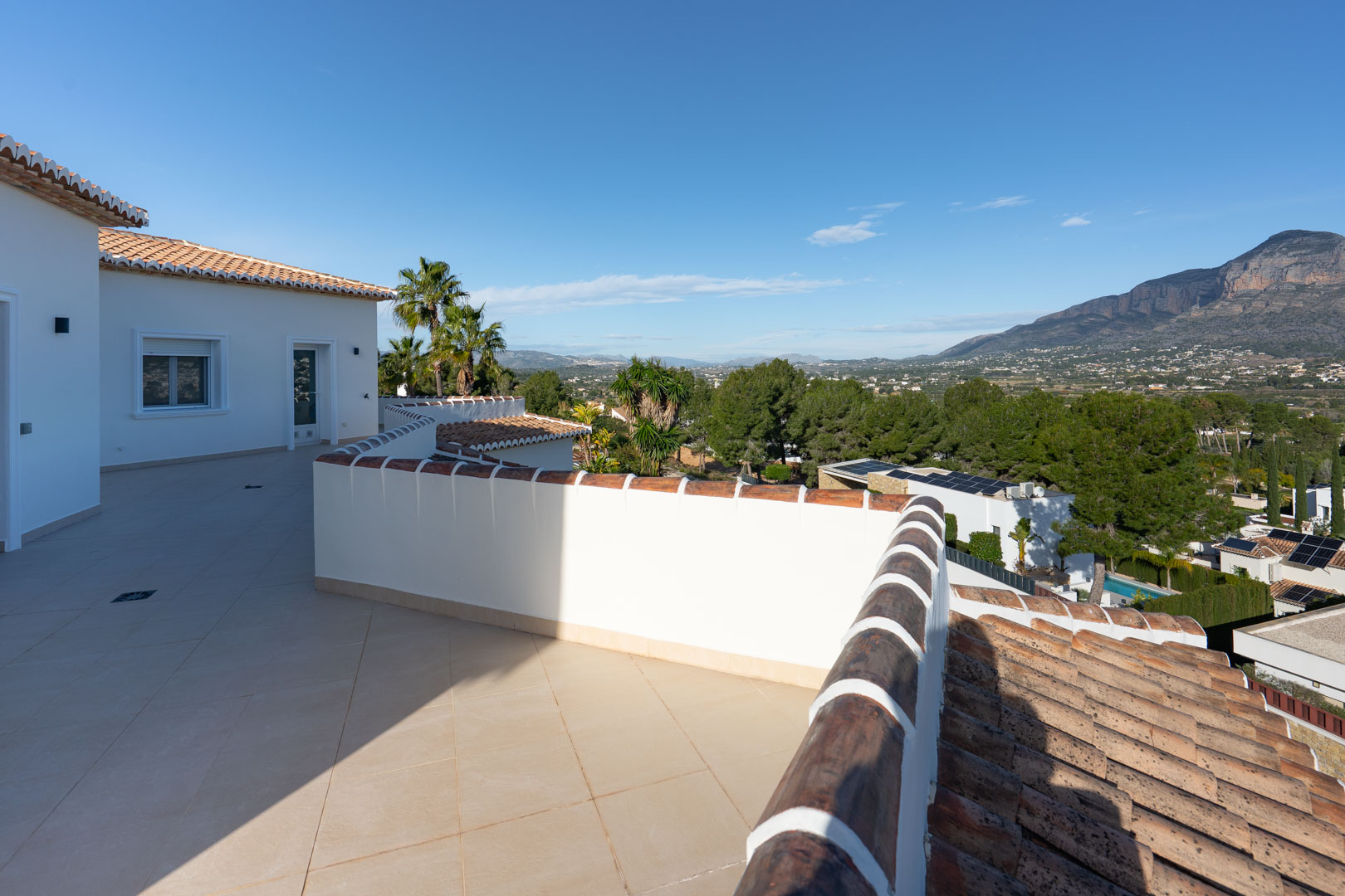 Vila massiva de 4 habitacions amb vistes al mar i al Montgó en venda a Javea Piver