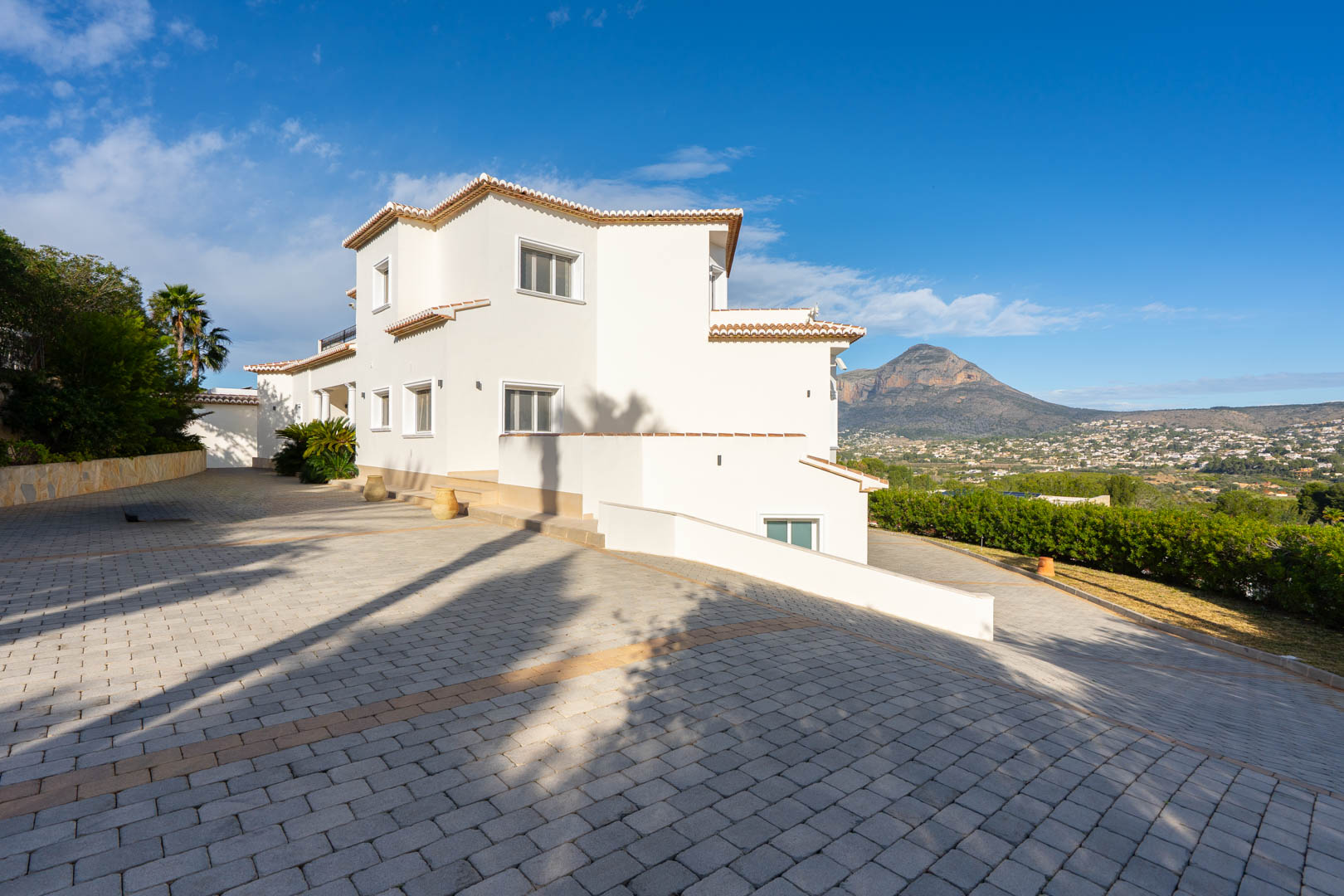 Vila massiva de 4 habitacions amb vistes al mar i al Montgó en venda a Javea Piver