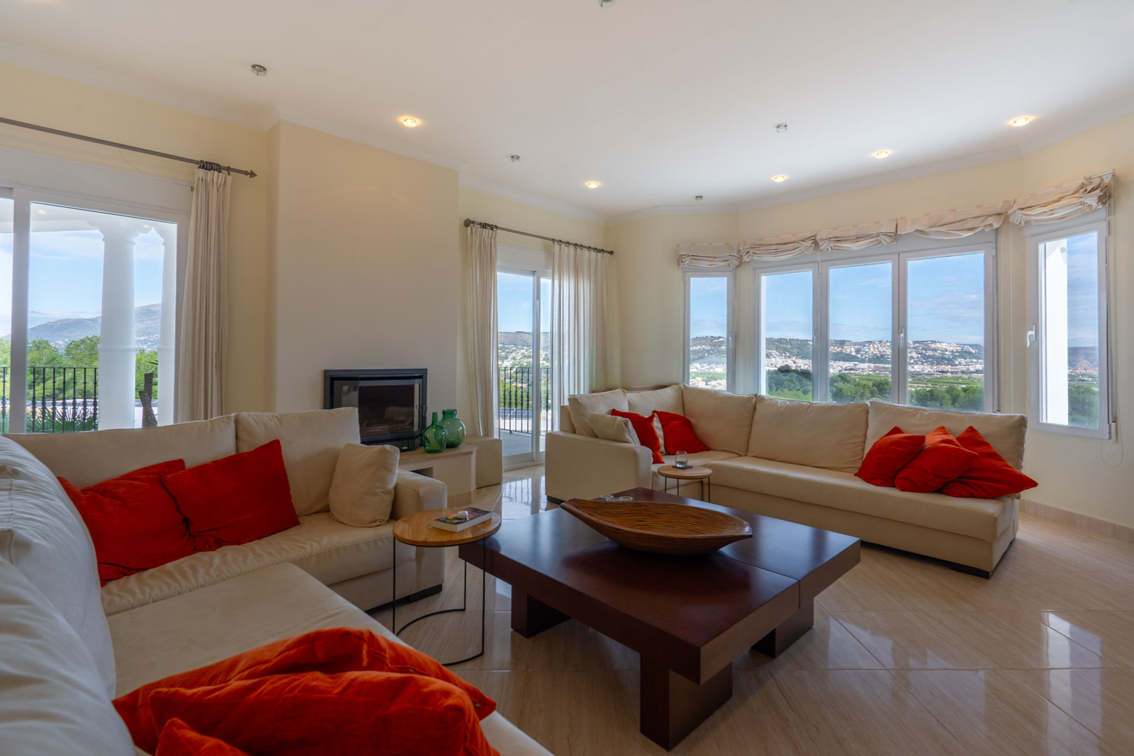 Vila massiva de 4 habitacions amb vistes al mar i al Montgó en venda a Javea Piver