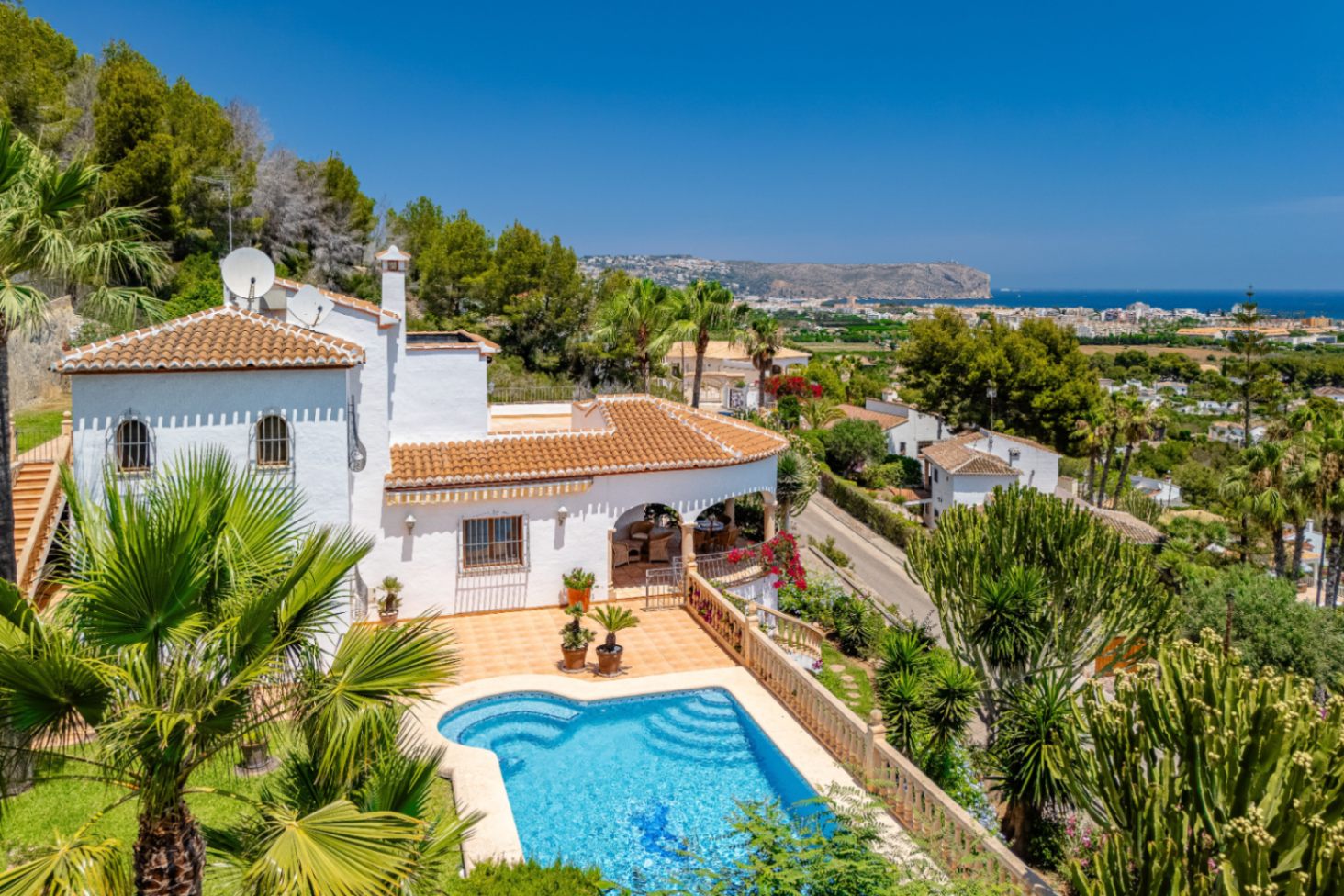 Villa for sale in Javea with wonderful open views of the sea and bay.