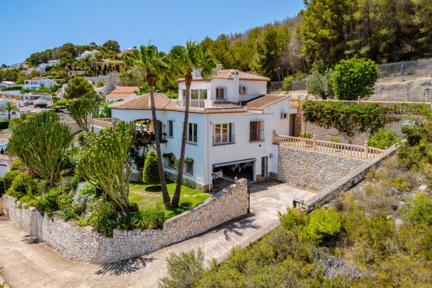 Villa for sale in Javea with wonderful open views of the sea and bay.